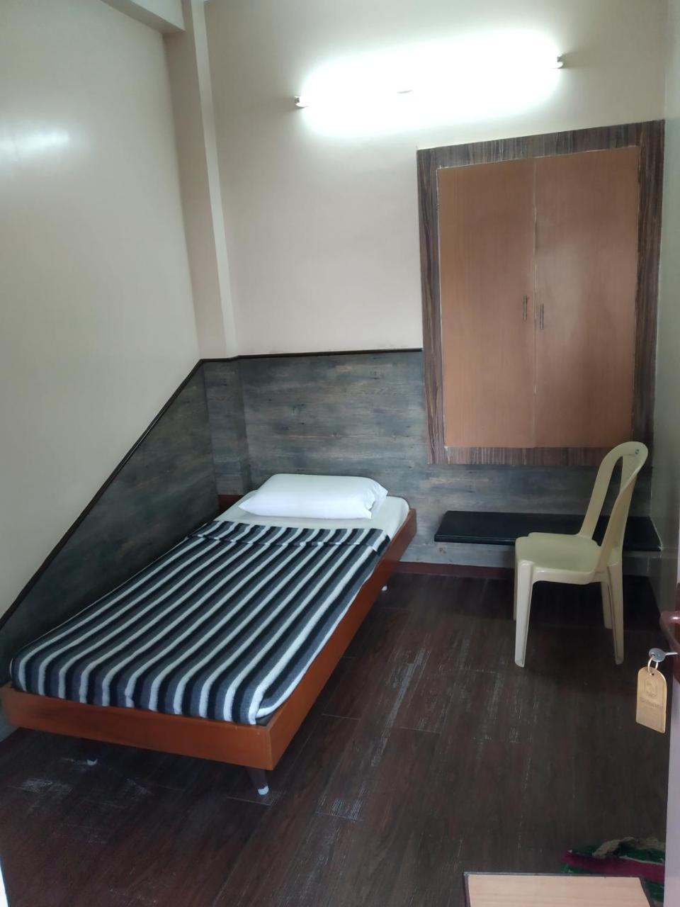 Dolphin Hotel Dindigul Buitenkant foto