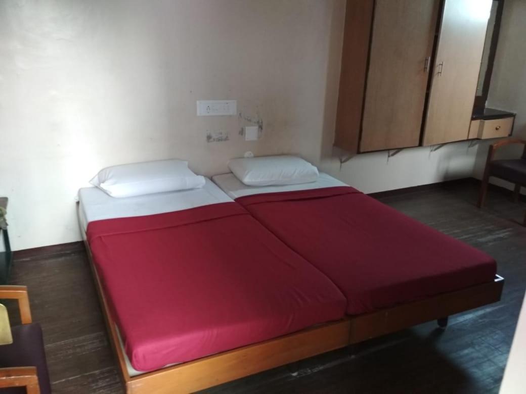 Dolphin Hotel Dindigul Buitenkant foto